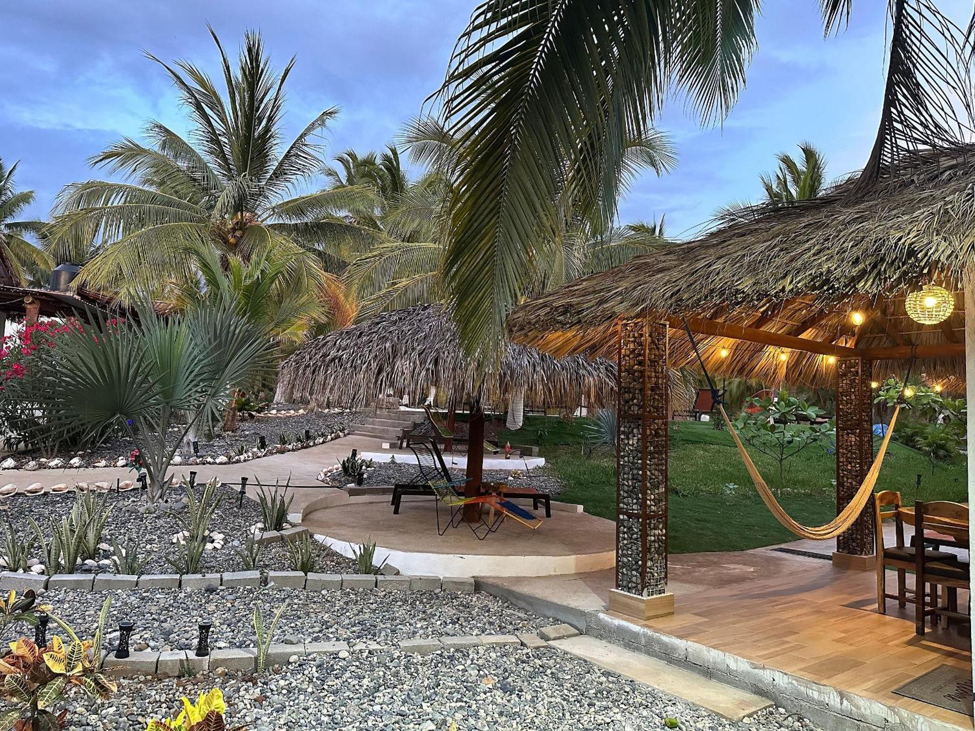 Casa Las Palmas Playa La Saladita Zihuatanejo Eksteriør billede